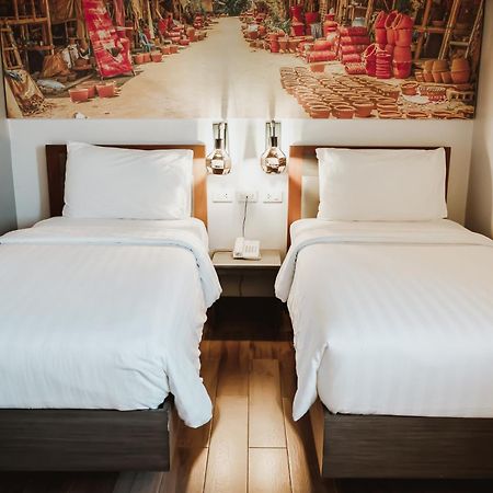 Gq Plaza Hotel Калибо Екстериор снимка