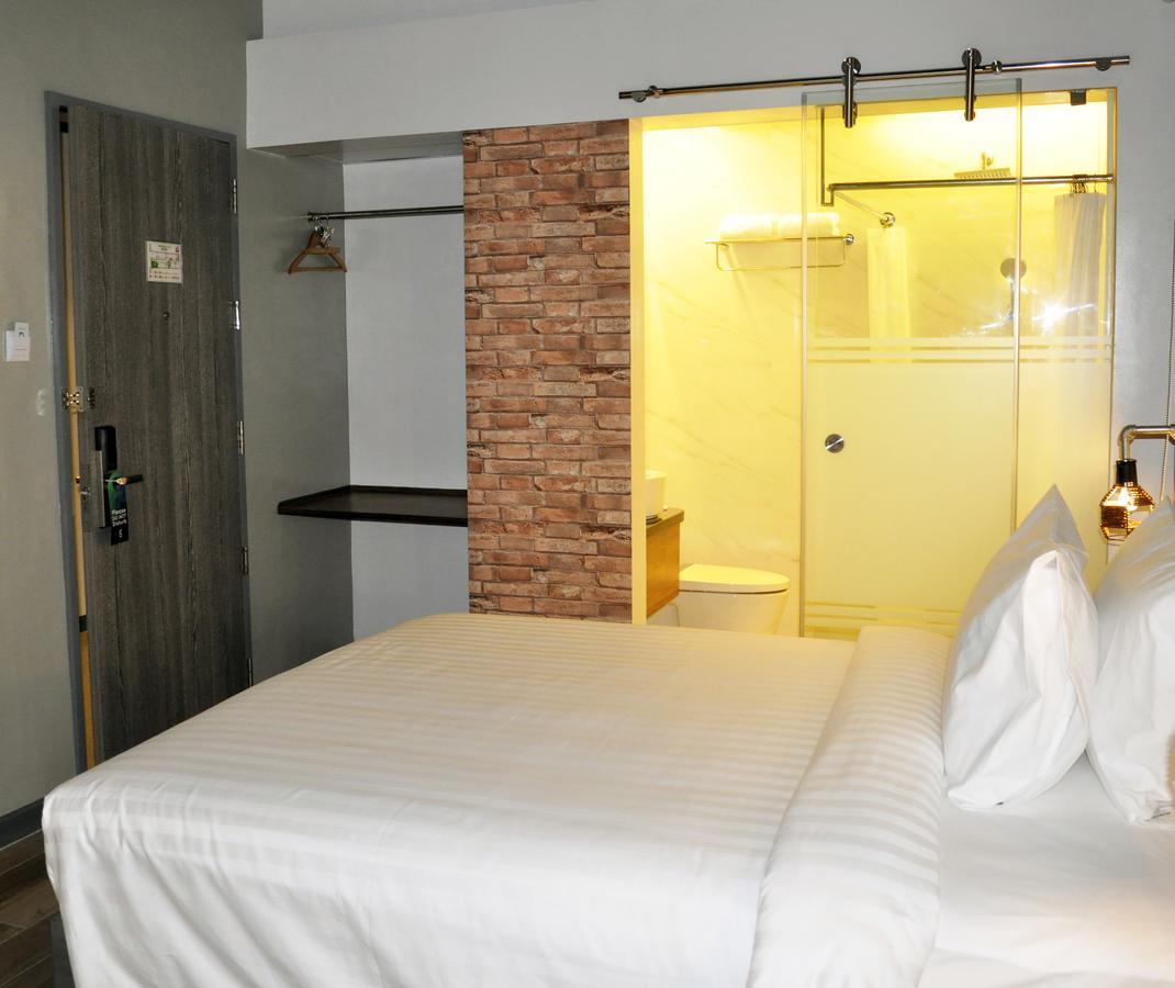 Gq Plaza Hotel Калибо Екстериор снимка